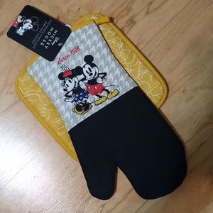 Disney Mickey Minnie Mouse Oversized Oven Mitt and Pot Holder Set